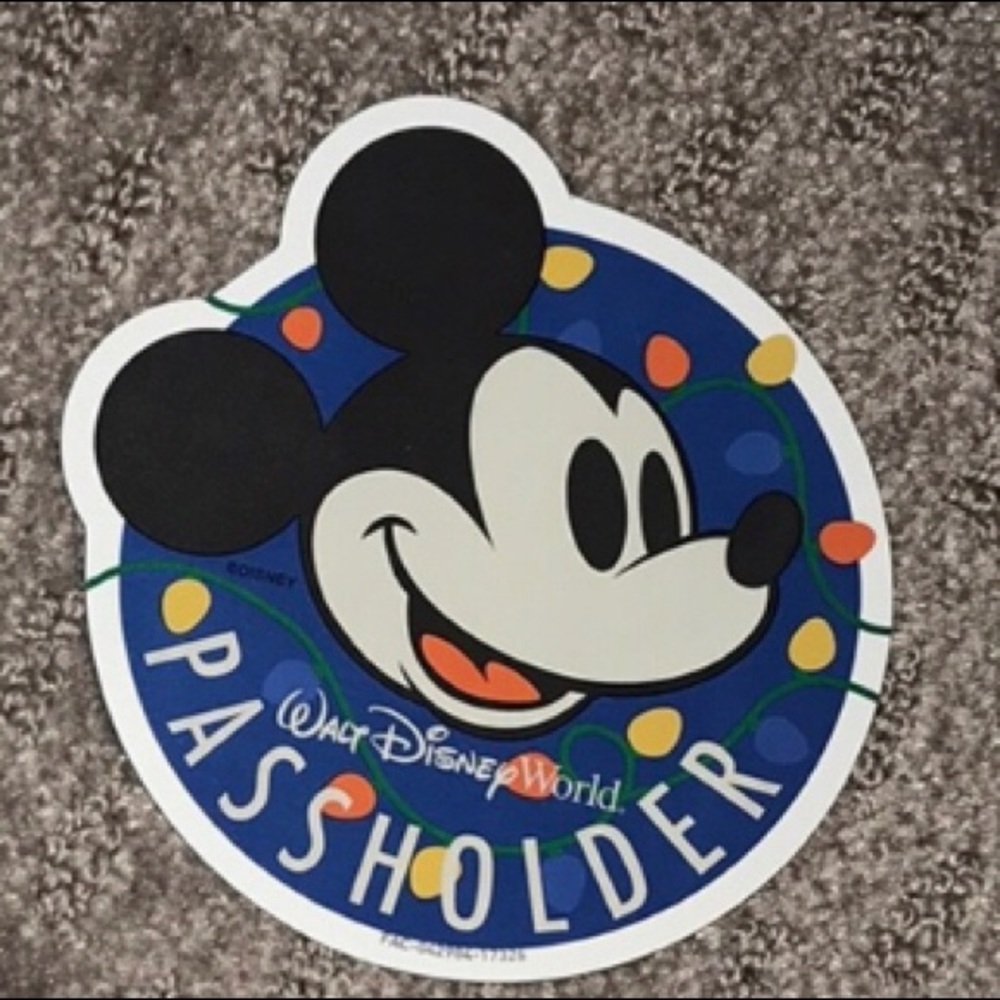 Disney Christmas passholder magnet!!